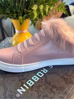 New Women’s Pink Faux Fur Lined Sneaker